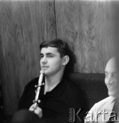 1967, Polska.
Imieniny Ireny Jarosińskiej. Na zdjęciu Marek Jarosiński - syn fotografki. 
Fot. Irena Jarosińska, zbiory Ośrodka KARTA