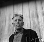 1970, Stara Wieś, woj. lubelskie, Polska.
Rzeźbiarz ludowy Feliks Dutkiewicz.
Fot. Irena Jarosińska, zbiory Ośrodka KARTA