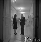 1967, Oblęgorek, woj. kieleckie, Polska.
Muzeum Henryka Sienkiewicza utworzone w jego dawnym dworku. Uczestnicy międzynarodowej sesji poświęconej pisarzowi. 
Fot. Irena Jarosińska, zbiory Ośrodka KARTA