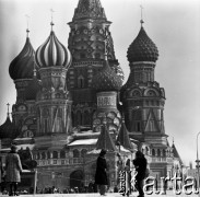 1973, Moskwa, ZSRR.
Kobiety na Placu Czerwonym. W tle widoczny Sobór Wasyla Błogosławionego.
Fot. Irena Jarosińska, zbiory Ośrodka KARTA
