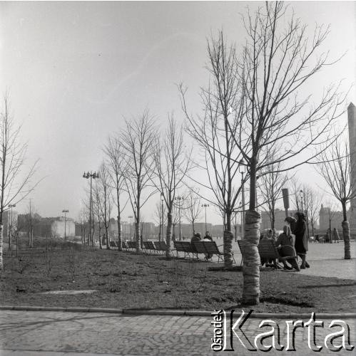 Lata 50., Warszawa, Polska.
Plac Defilad.
Fot. Irena Jarosińska, zbiory Ośrodka KARTA