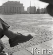 Lata 50., Warszawa, Polska.
Fragment Pałacu Kultury i Nauki od strony ul. Świętokrzyskiej.
Fot. Irena Jarosińska, zbiory Ośrodka KARTA