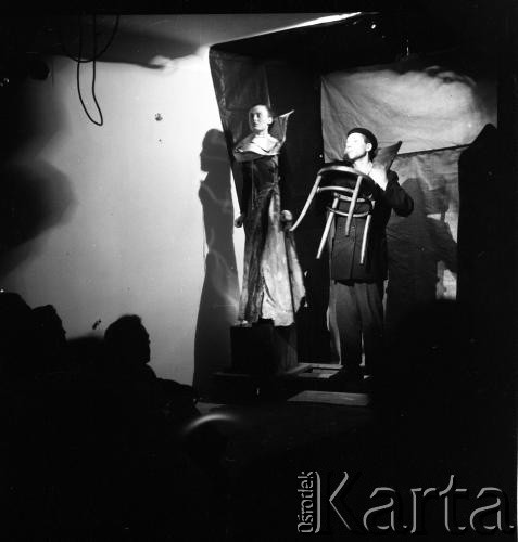 1958, Warszawa, Polska.
Teatr Osobny (pl. Dąbrowskiego). Spektakl 