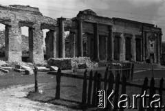 1958, Sobków, Ponidzie, Polska.
Ruiny fortalicji.
Fot. Irena Jarosińska, zbiory Fundacji Ośrodka KARTA