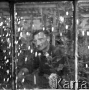 1968, Wrocław, Polska.
Wincenty Pyjek, hodowca kaktusów, n/z na dachu wśród swojej kolekcji.
Fot. Irena Jarosińska, zbiory Ośrodka KARTA