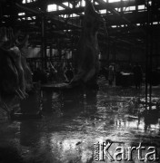 Lata 60., miejsce nieznane, Polska.
Masarnia.
Fot. Irena Jarosińska, zbiory Ośrodka KARTA