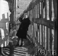 Wiosna 1960, Warszawa, Polska.
Aktorka Aleksandra Śląska.
Fot. Irena Jarosińska, zbiory Ośrodka KARTA