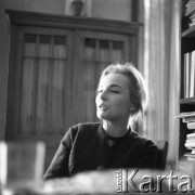 Wiosna 1960, Warszawa, Polska.
Aktorka Aleksandra Śląska.
Fot. Irena Jarosińska, zbiory Ośrodka KARTA