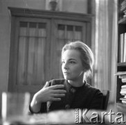 Wiosna 1960, Warszawa, Polska.
Aktorka Aleksandra Śląska.
Fot. Irena Jarosińska, zbiory Ośrodka KARTA