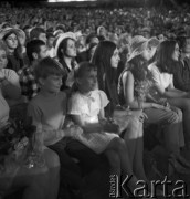 25-28.06.1970, Opole, Polska.
VIII Krajowy Festiwal Piosenki Polskiej. Widownia. 
Fot. Irena Jarosińska, zbiory Ośrodka KARTA