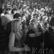 25-28.06.1970, Opole, Polska.
VIII Krajowy Festiwal Piosenki Polskiej. Publiczność w amfiteatrze.
Fot. Irena Jarosińska, zbiory Ośrodka KARTA