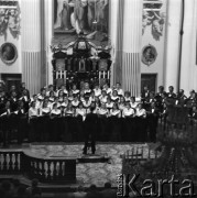 1975, Warszawa, Polska.
Chór żeński z Wenezueli podczas koncertu w Kościele sióstr Wizytek pw. Opieki św. Józefa Oblubieńca Niepokalanej Bogurodzicy Maryi przy Krakowskim Przedmieściu.
Fot. Irena Jarosińska, zbiory Ośrodka KARTA