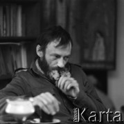 Lata 70., Warszawa, Polska.
Jan Michlewski, fotoreporter.
Fot. Irena Jarosińska, zbiory Fundacji Ośrodka KARTA