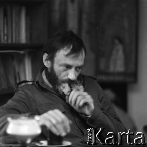 Lata 70., Warszawa, Polska.
Jan Michlewski, fotoreporter.
Fot. Irena Jarosińska, zbiory Fundacji Ośrodka KARTA