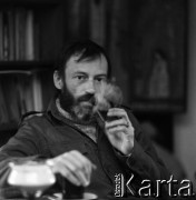Lata 70., Warszawa, Polska.
Jan Michlewski, fotoreporter.
Fot. Irena Jarosińska, zbiory Fundacji Ośrodka KARTA