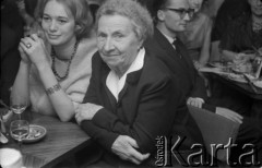 Lata 60., Warszawa, Polska.
Kawiarnia 