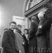 1962, Olsztyn, woj. olsztyńskie, Polska.
Nauczyciele kształcący się  na wydziale biologii i prac ręcznych w Studium Nauczycielskim przy ul. Żołnierskiej 14.
Fot. Irena Jarosińska, zbiory Ośrodka KARTA