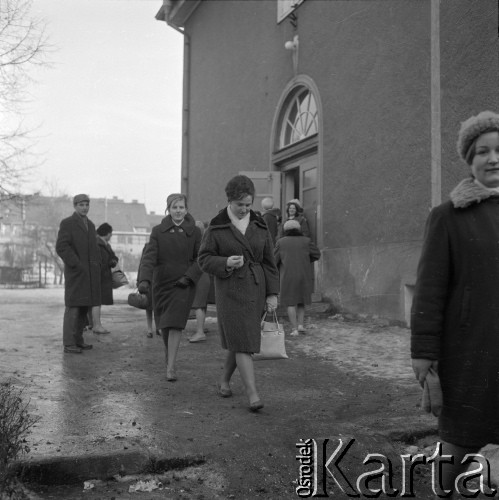 1962, Olsztyn, woj. olsztyńskie, Polska.
Nauczycielki z wydziału biologii i prac ręcznych Studium Nauczycielskiego przy ul. Żołnierskiej 14.
Fot. Irena Jarosińska, zbiory Ośrodka KARTA