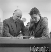 1962, Olsztyn, woj. olsztyńskie, Polska.
Zajęcia techniczne w Studium Nauczycielskim. 1. z lewej stoi nauczyciel.
Fot. Irena Jarosińska, zbiory Ośrodka KARTA