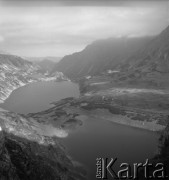 Lata 60., Polska.
Panorama Doliny Pięciu Stawów w Tatrach.  
Fot. Irena Jarosińska, zbiory Ośrodka KARTA