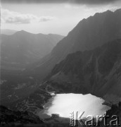 Lata 60., Polska.
Panorama Doliny Pięciu Stawów w Tatrach.  
Fot. Irena Jarosińska, zbiory Ośrodka KARTA