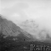 4.-5.06.1964, Tatry, Polska.
Stanisław Pieniążek, partner I. Jarosińskiej w górach. Zdjęcie wykonano podczas wyprawy angielskiego alpinisty sir Johna Hunta, kierownika zdobywczej wyprawy na Mount Everest w 1953 r. 
Fot. Irena Jarosińska, zbiory Ośrodka KARTA

