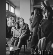 1968, Kraków, Polska.
Wakacyjny kurs języka polskiego dla slawistów z zagranicy, zorganizowany przez Studium Kultury i Języka Polskiego dla Cudzoziemców 