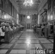 1968, Kraków, Polska.
Wakacyjny kurs języka polskiego dla slawistów z zagranicy, zorganizowany przez Studium Kultury i Języka Polskiego dla Cudzoziemców 