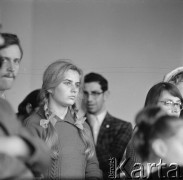 1968, Kraków, Polska.
Wakacyjny kurs języka polskiego dla slawistów z zagranicy, zorganizowany przez Studium Kultury i Języka Polskiego dla Cudzoziemców 