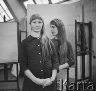 Lata 60., Gdańsk, Polska.
Państwowa Wyższa Szkoła Sztuk Plastycznych. Studentki podczas zajęć z malarstwa i rysunku. W 1954 r. uczelnia została przeniesiona z Sopotu do budynku Wielkiej Zbrojowni przy Targu Węglowym w Gdańsku.  
Fot. Irena Jarosińska, zbiory Ośrodka KARTA