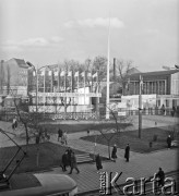 28.11.1965-2.01.1966, Czechosłowacja.
Wejście na teren fabryki, w której zorganizowano wystawę maszyn do obróbki drewna polskiej Centrali Handlu Zagranicznego 