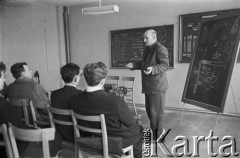 10.02.1961, Śląsk, Polska.
Rybnicki Okręg Węglowy. Spotkanie robocze grupy inżynierów. 
Fot. Irena Jarosińska, zbiory Ośrodka KARTA