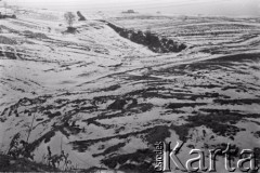 10.02.1961, Śląsk, Polska.
Pola przylegające do kopalni Rybnickiego Okręgu Węglowego.
Fot. Irena Jarosińska, zbiory Ośrodka KARTA