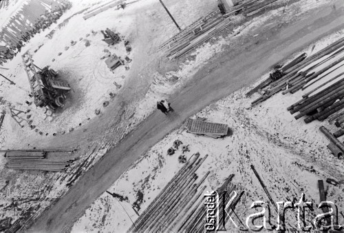 10.02.1961, Śląsk, Polska.
Zespół zabudowań kopalni Rybnickiego Okręgu Węglowego.
Fot. Irena Jarosińska, zbiory Ośrodka KARTA