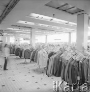 1970, Oleśnica, woj. wrocławskie, Polska.
Dział odzieżowy w Domu Handlowym 