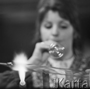 1974, Gdańsk, Polska.
Pracownica Spółdzielni Pracy 