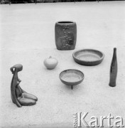 Lata 60., Łysa Góra, woj. krakowskie, Polska.
Wyroby ceramiczne wytworzone w Spółdzielni Wyrobów Ceramicznych „Kamionka”.
Fot. Irena Jarosińska, zbiory Ośrodka KARTA