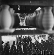 Lata 60., Łysa Góra, woj. krakowskie, Polska.
Wyroby ceramiczne wytworzone w Spółdzielni Wyrobów Ceramicznych „Kamionka”.
Fot. Irena Jarosińska, zbiory Ośrodka KARTA
