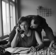 Lata 60., Polska.
Pracownicy biura ubojni owiec.
Fot. Irena Jarosińska, zbiory Ośrodka KARTA