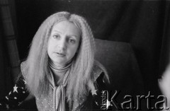 Lata 80., Polska.
Portret kobiety.
Fot. Irena Jarosińska, zbiory Ośrodka KARTA