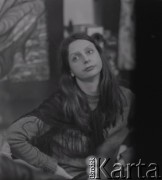 Lata 70., Polska.
Portret kobiety.
Fot. Irena Jarosińska, zbiory Ośrodka KARTA