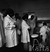 1968, Warszawa, Polska.
Międzynarodowe Studium Profilaktyki Dziecięcej w Instytucie Matki i Dziecka - kurs pediatrii społecznej dla lekarzy z Afryki i Azji.
Fot. Irena Jarosińska, zbiory Fundacji Ośrodka KARTA