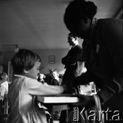 1968, Warszawa, Polska.
Międzynarodowe Studium Profilaktyki Dziecięcej w Instytucie Matki i Dziecka - kurs pediatrii społecznej dla lekarzy z Afryki i Azji.
Fot. Irena Jarosińska, zbiory Fundacji Ośrodka KARTA