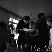 1968, Warszawa, Polska.
Międzynarodowe Studium Profilaktyki Dziecięcej w Instytucie Matki i Dziecka - kurs pediatrii społecznej dla lekarzy z Afryki i Azji.
Fot. Irena Jarosińska, zbiory Fundacji Ośrodka KARTA