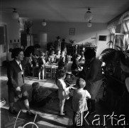 1968, Warszawa, Polska.
Międzynarodowe Studium Profilaktyki Dziecięcej w Instytucie Matki i Dziecka - kurs pediatrii społecznej dla lekarzy z Afryki i Azji.
Fot. Irena Jarosińska, zbiory Fundacji Ośrodka KARTA