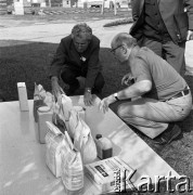 10.09.1974, Skierniewice, Polska.
XIX Międzynarodowy Kongres Ogrodniczy w Instytucie Sadownictwa, n/z uczestnicy zwiedzają Instytut Sadownictwa.
Fot. Irena Jarosińska, zbiory Ośrodka KARTA