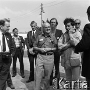 10.09.1974, Skierniewice, Polska.
XIX Międzynarodowy Kongres Ogrodniczy w Instytucie Sadownictwa, n/z uczestnicy zwiedzają Instytut Sadownictwa.
Fot. Irena Jarosińska, zbiory Ośrodka KARTA