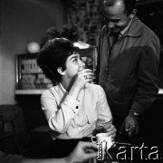 Lata 50., Warszawa, Polska.
Kawiarnia.
Fot. Irena Jarosińska, zbiory Fundacji Ośrodka KARTA