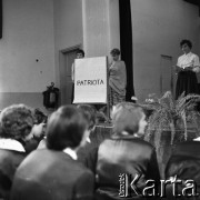 Lata 50., Warszawa, Polska.
XV Liceum Ogólnokształcące im. Narcyzy Żmichowskiej, n/z akademia na cześć Rabindranatha Tagore'a.
Fot. Irena Jarosińska, zbiory Fundacji Ośrodka KARTA
