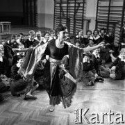 Lata 50., Warszawa, Polska.
XV Liceum Ogólnokształcące im. Narcyzy Żmichowskiej, n/z akademia na cześć Rabindranatha Tagore'a.
Fot. Irena Jarosińska, zbiory Fundacji Ośrodka KARTA